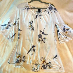 Lightly used MyStory off the shoulder flowing shirt with soft stretchy fabric.